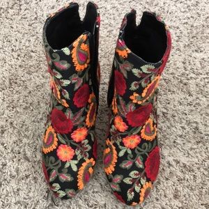 Floral booties💐